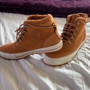 Converse gym shoe boots